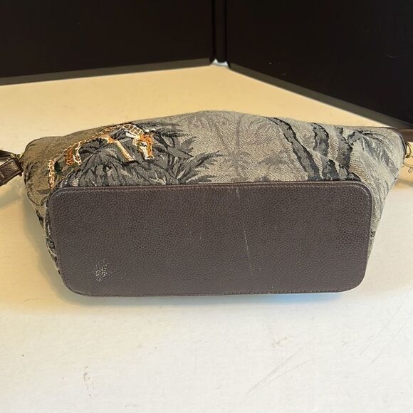 Bueno Embroidered Giraffe Purse with Handles and Strap - Picture 10 of 11